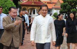 Thai Tourism Minister visits Japanese Art exhibition in Bangkok