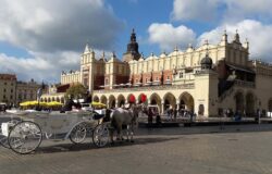 Tourist arrivals to Kraków fell by over 50 percent