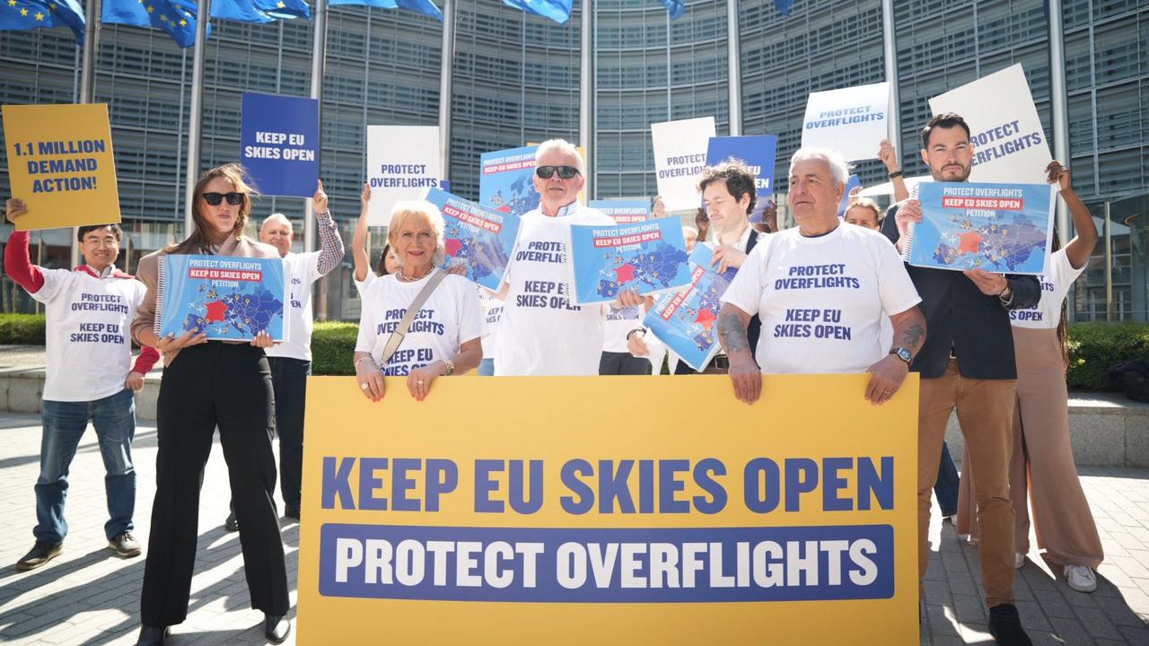 Ryanair delivers overflight petition to EU